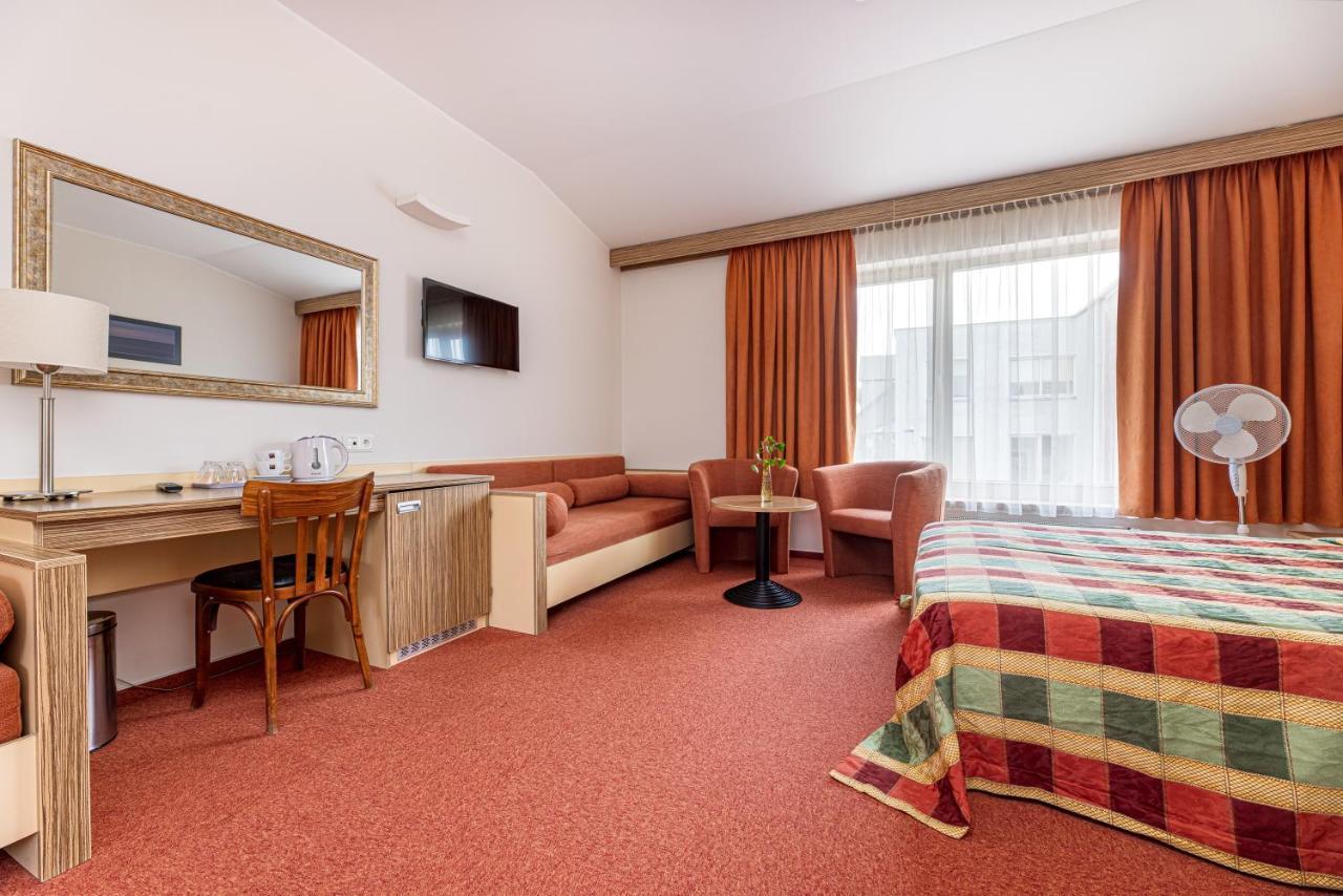 Info Hotel Palanga Exterior photo